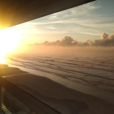 Apartamento Frente Mar Pe Na Areia Praia Grande (Santos) Exterior foto